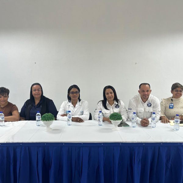 Capacitaci&oacute;n sobre manejo de desechos hospitalarios en el hospital Dr. Elio Fiallo.